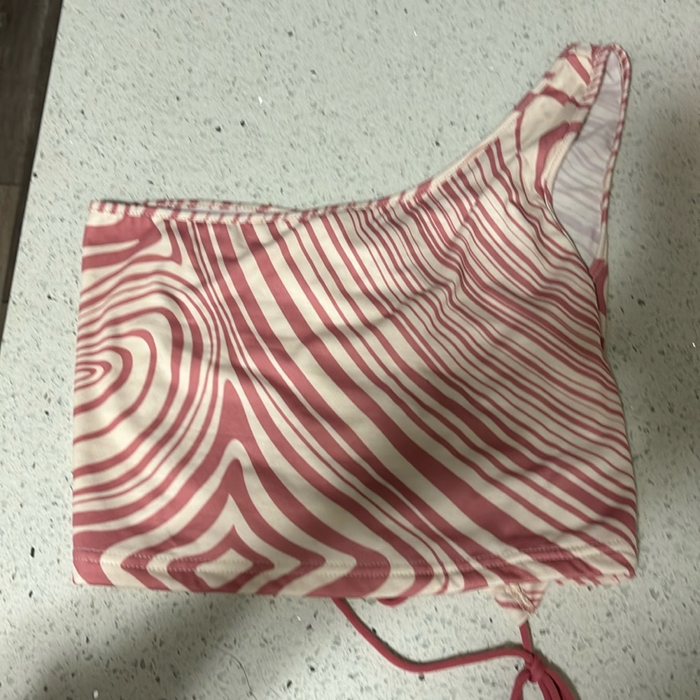 One shoulder SHEIN tank. Ties in the back. Size large. Fits like a small/medium